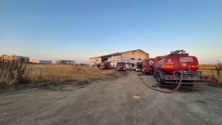 Silivride geri dönüşüm fabrikasında yangın