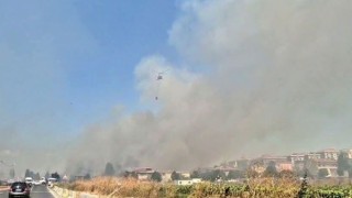 Silivride otluk alanda çıkan yangına havadan müdahale ediliyor