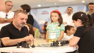 Sincan Satranç Turnuvasında şampiyonlar Başkan Ercanın elinden ödül aldı