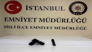 Şişlide alkollü şahıs taksinin içinden silahla rastgele havaya ateş açtı