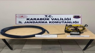 Sit alanında yılan kamerası ile define ararken yakalandılar