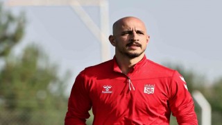 Sivassporda kaleci Erhan ile yollar ayrıldı