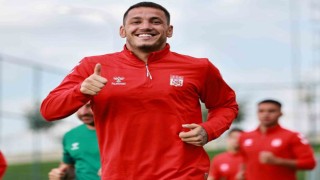 Sivassporda Rey Manaj kamptan ayrıldı