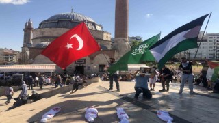 Sivasta Haniye için gıyabı cenaze namazı kıldı