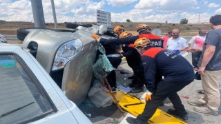 Sivasta otomobiller çarpıştı: 3 yaralı