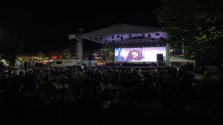 Söğütte düzenlenen çeşitli etkinliklerden biri film gecesi oldu