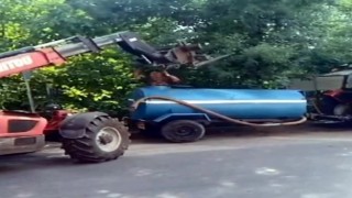 Su tankerine sıkışıp 1 saat mahsur kalan şahıs iş makinesi ile kurtarıldı