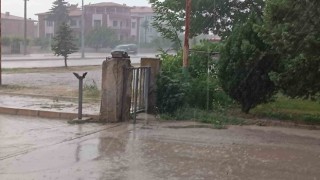 Şuhutta sağanak yağış etkili oldu