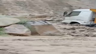 Sulama göleti barajının kapakları patladı, taş ocağı su altında kaldı
