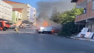 Sultanbeylide otomobil alev alev yandı