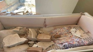 Sultangazide yıkım çalışması sırasında bitişikteki bina zarar gördü