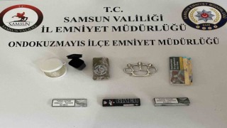 Şüpheli gençlerden uyuşturucu çıktı
