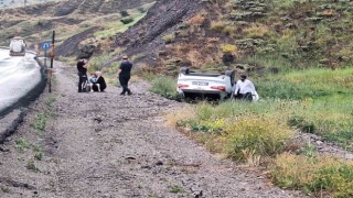 Sürücüsünün kontrolünden çıkan otomobil takla attı: 3 yaralı