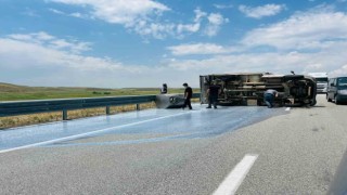 Süt toplama aracı kaza yaptı, yüzlerce litre süt yola döküldü