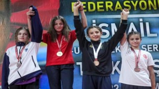 Taşoluk Belediye Spor Kulübünden bir şampiyon, bir üçüncülük