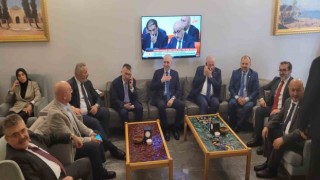 TBMM Başkanı Kurtulmuş, Mecliste milletvekillerine ve basın mensuplarına baklava ikram etti