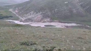 Tekmanda biçilen otlar sel sularına gömüldü