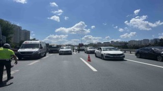 TEM otoyolunda tur otobüsü kamyona çarptı: 2si çocuk 8 yaralı