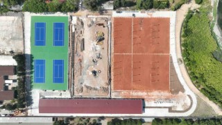 Tenis Merkezinde balon kortlar boyandı