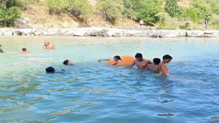 Termometreler 33 dereceyi gösterdi, sıcaktan bunalanlar Tağar Çayına akın etti