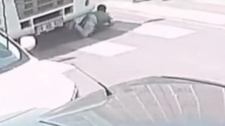 Tırın çocuğu altına aldığı kaza kamerada: 6 yaşındaki çocuk ağır yaralandı