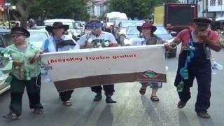 Tiyatrocular, çevre temizliğine dikkat çekti