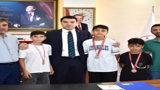 Toprakkale'de 15 Temmuz Anısına Yüzme Yarışması Düzenlendi