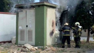 Trafoda çıkan yangın mahalleyi elektriksiz bıraktı