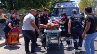 Turgutluda motosiklet ile hafif ticari araç çarpıştı: 1 yaralı