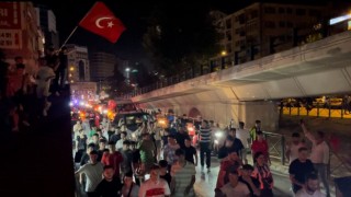 Türkiye çeyrek finale yükseldi, Bursa sokaklara aktı