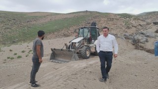 Türkiyenin en yüksek üçüncü dağı Süphan Dağına yol açma çalışması