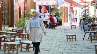 Türkiyeye örnek oldu, bu sokak kadınların el emeğiyle canlandı