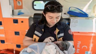 Üçüncü Çocuğunu Evinin Rahatlığında Karşıladı