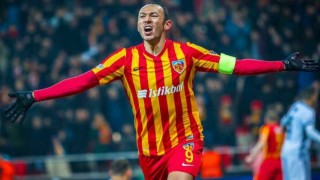 Umut Bulut futbolu bıraktı