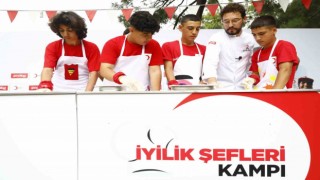 Ünlü Şef Danilo Zanna Kızılayın kampında öğrencilerle tecrübelerini paylaştı