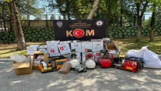 Uşakta yapılan operasyonda çok sayıda kaçak makaron ele geçirildi