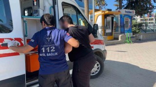Üstr geçitten 2. kez atlamak isteyen genci adliye polisleri yakaladı