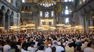 Vakıflardan Ayasofya-i Kebir Camii Şerifinde aşure ikramı