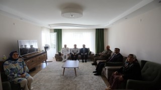 Vali Aktaş, 15 Temmuz Gazisi Mesut Karamanı ziyaret etti