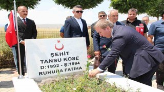 Vali Aydoğdu, şehit mezarlarını ziyaret etti