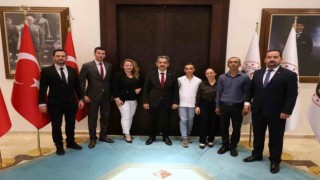 Vali Ekici, LGSde başarı gösteren öğrenciyi kabul etti
