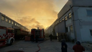 Vali Işın, fabrika yangını sonrası incelemelerde bulundu