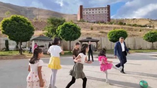 Vali Karaömeroğlu, çocuk evlerinde kalan çocukları ziyaret etti