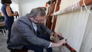 Vali Polat, ilmik ilmik halı dokudu