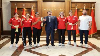 Vali Tavlıdan Türkiyenin gururu özel sporculara tebrik