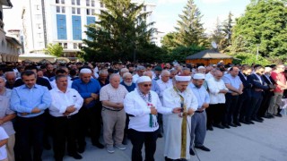 Vanda İsmail Haniye için gıyabi cenaze namazı kılındı