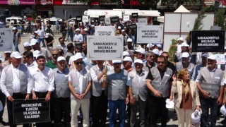 Vanda yetersiz uçak seferleri için yürüyüş yapıldı