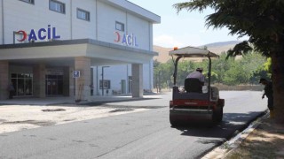 Yahyalı Belediyesi devlet hastanesi acil girişinde asfaltlama yaptı