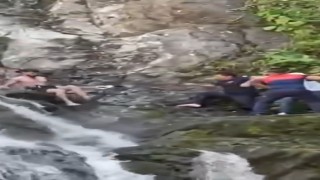 Yalovada şelalede mahsur kalan genci itfaiye kurtardı