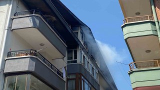 Yangında mahsur kalan anne ile çocukları, komşularının yardımıyla kurtarıldı